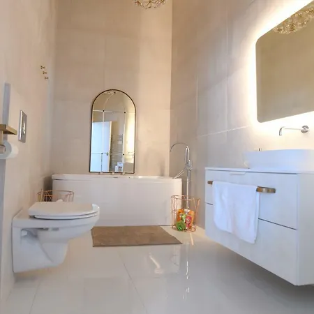 Classic Luxury With Jacuzzi & Sauna Raday Utca *